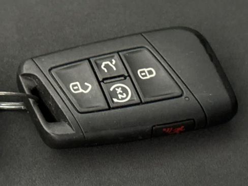 Used 2024 Volkswagen Taos SE AWD/4WD image 28