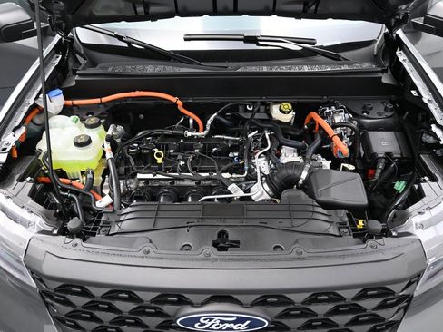 New 2025 Ford Maverick XLT w/ Equipment Group 301A image 36