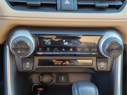 Used 2020 Toyota RAV4 XLE w/ Convenience Package AWD/4WD image 20