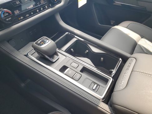 New 2026 Nissan Pathfinder Platinum FWD image 9