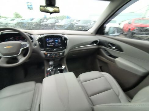 Used 2021 Chevrolet Traverse Premier FWD image 13