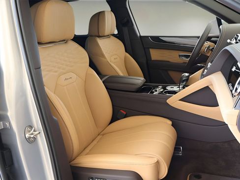 Used 2025 Bentley Bentayga Extended Wheelbase AWD/4WD image 19