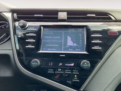 Used 2020 Toyota Camry SE w/ Blackout Package image 16