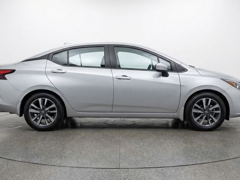 Used 2025 Nissan Versa SV FWD image 11