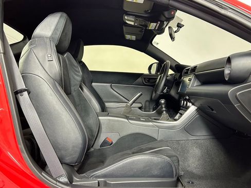 Used 2024 Toyota GR86 Premium image 10
