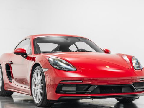 Used 2025 Porsche 718 Cayman GTS image 3