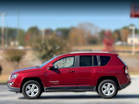 Used 2017 Jeep Compass Latitude image 8