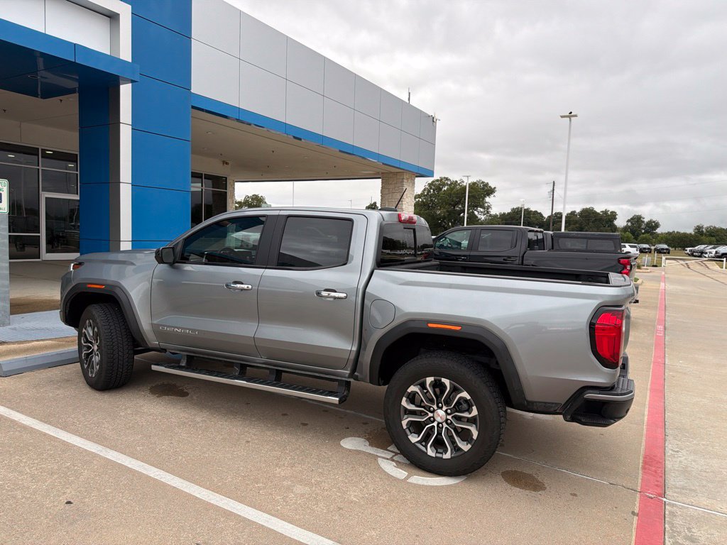 Used 2025 GMC Canyon Denali AWD/4WD image 3