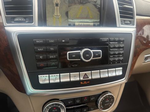 Used 2014 Mercedes-Benz GL 550 4MATIC image 38