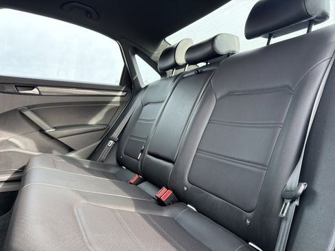 Certified 2021 Volkswagen Passat 2.0T R-Line image 31