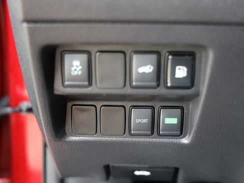 Used 2018 Nissan Rogue SV image 17