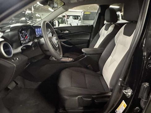 Used 2024 Chevrolet Trax LS w/ LS Convenience Package FWD image 13