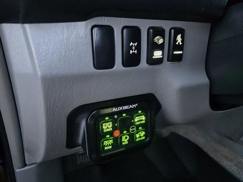 Used 2004 Toyota 4Runner SR5 AWD/4WD image 29