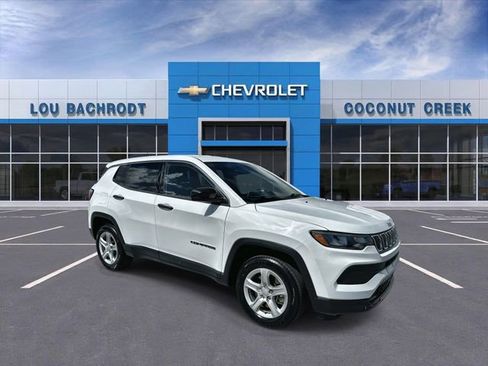 Used 2023 Jeep Compass Sport image 2