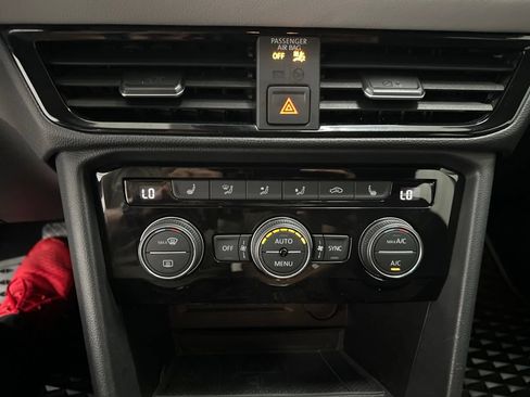 Used 2024 Volkswagen Taos SE FWD image 20