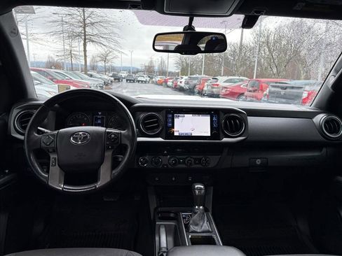 Used 2017 Toyota Tacoma TRD Sport image 8