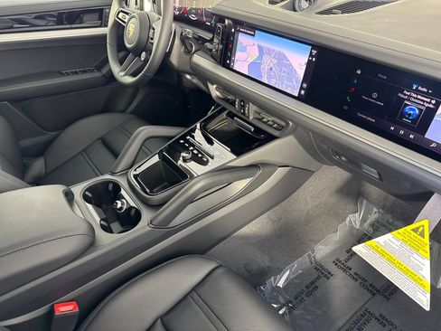 New 2026 Porsche Cayenne S image 18