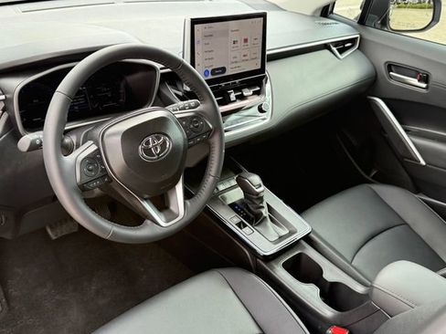 Used 2026 Toyota Corolla Cross XLE w/ Convenience Package image 9