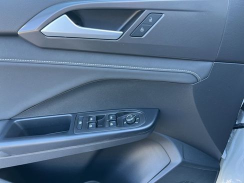 New 2026 Volkswagen Taos SE FWD image 11