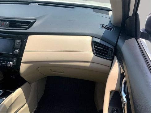 Used 2019 Nissan Rogue SV w/ Premium Package FWD image 18