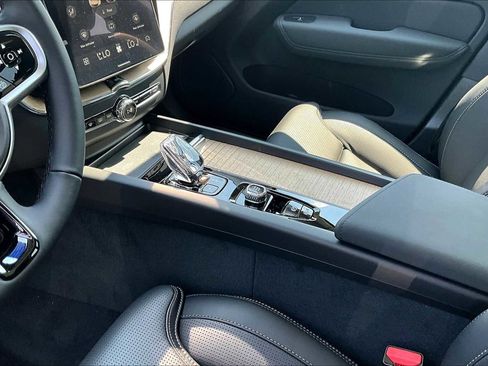 New 2026 Volvo XC60 B5 Ultra w/ Protection Package Premier image 10