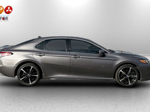 Used 2018 Toyota Camry XSE image 4