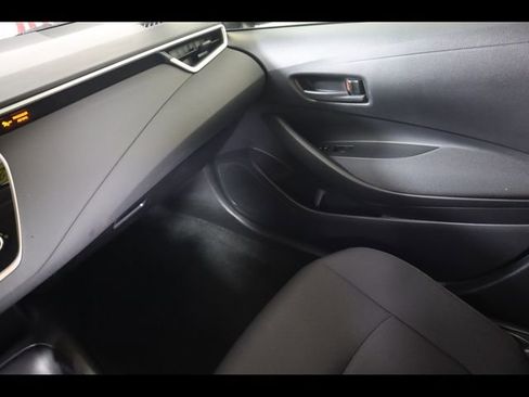 Used 2022 Toyota Corolla LE FWD image 16