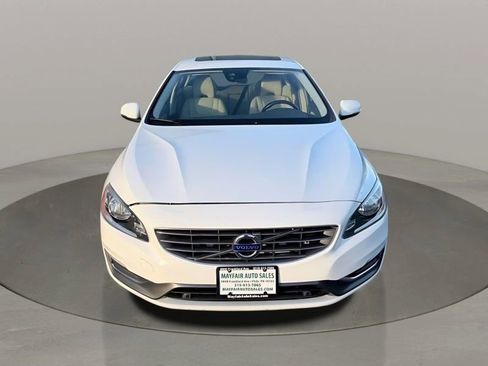 Used 2017 Volvo S60 T5 Inscription image 9