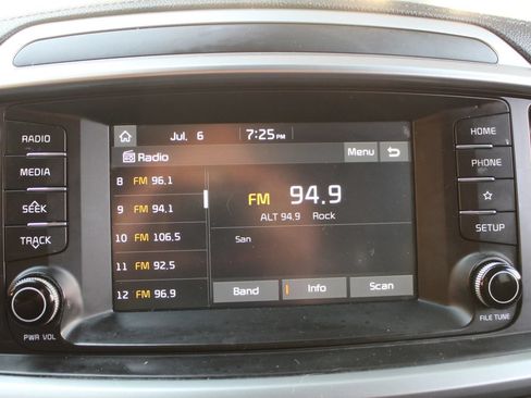 Used 2020 Kia Sorento LX FWD image 20