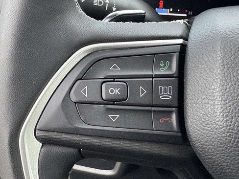 Used 2023 Jeep Grand Cherokee Altitude AWD/4WD image 19