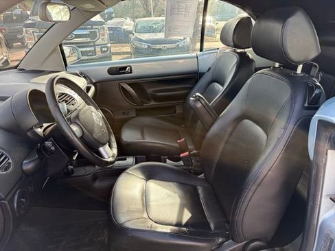 Used 2010 Volkswagen Beetle Convertible image 14