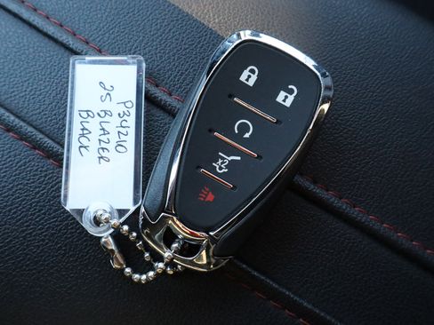 Used 2025 Chevrolet Blazer RS image 32