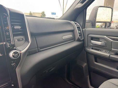Used 2024 RAM 2500 Big Horn w/ Sport Appearance Package image 18