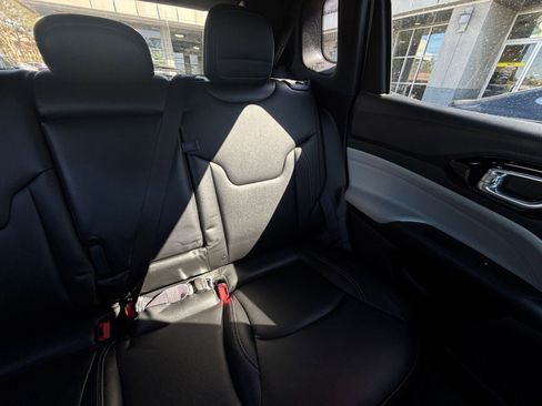 Used 2025 Jeep Compass Limited image 38