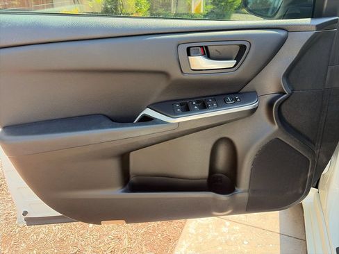 Used 2016 Toyota Camry SE w/ Moonroof Package FWD image 24