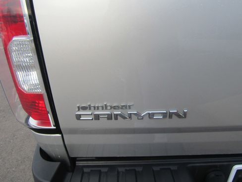 Used 2017 GMC Canyon SLE image 8