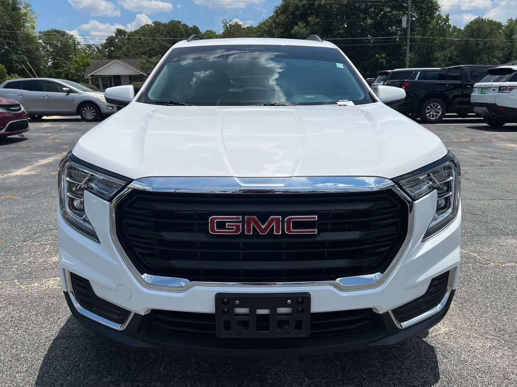 Used 2023 GMC Terrain SLE w/ Driver Convenience Package FWD image 4