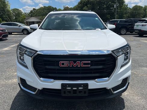 Used 2023 GMC Terrain SLE w/ Driver Convenience Package FWD image 4
