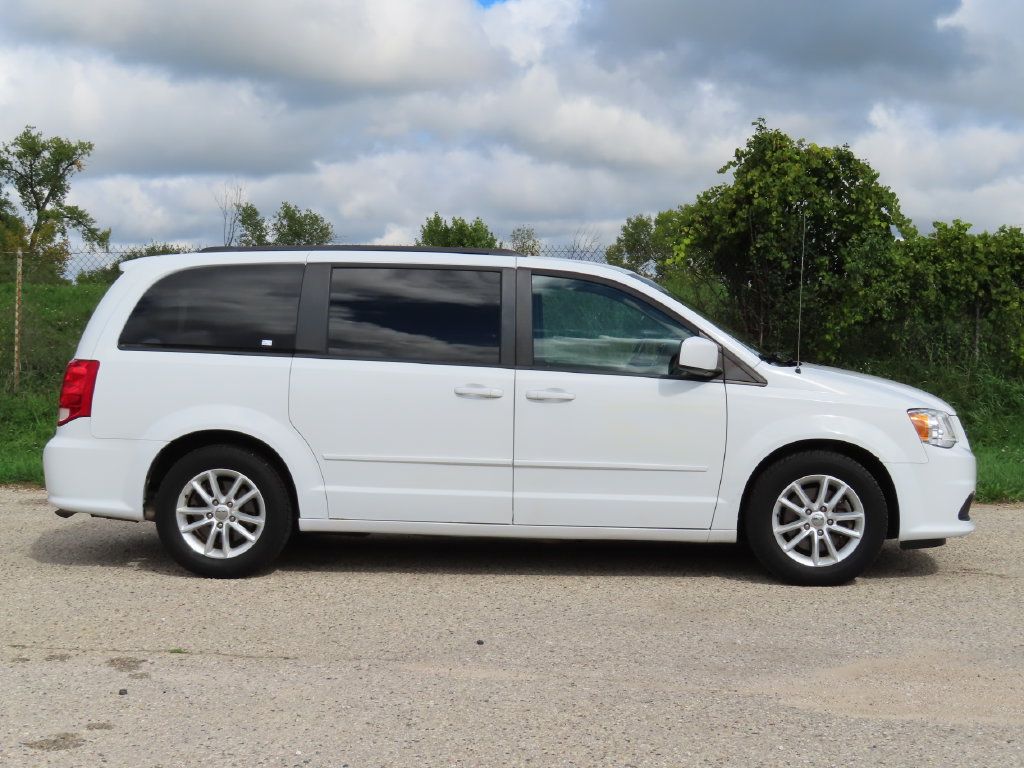 Used 2016 Dodge Grand Caravan SXT w/ Rear Park Assist Package FWD image 2