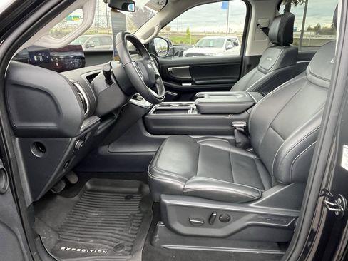 Certified 2025 Ford Expedition Platinum AWD/4WD image 7