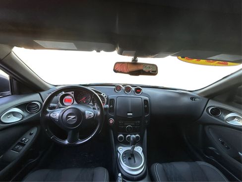 Used 2010 Nissan 370Z Roadster image 21