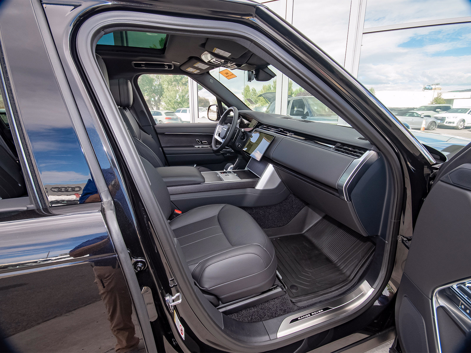 New 2026 Land Rover Range Rover SE AWD/4WD image 40