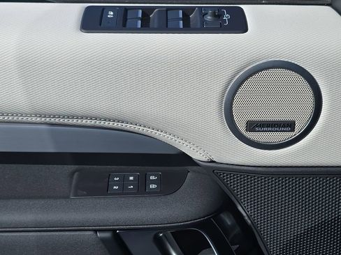 New 2026 Land Rover Discovery Limited Edition AWD/4WD image 30