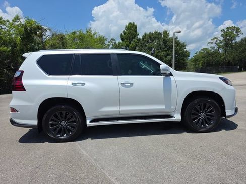 Used 2022 Lexus GX 460 Luxury w/ Sport Design Package AWD/4WD image 2