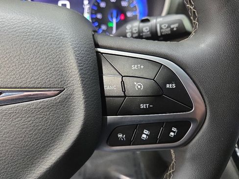 Used 2025 Chrysler Pacifica Select FWD image 15
