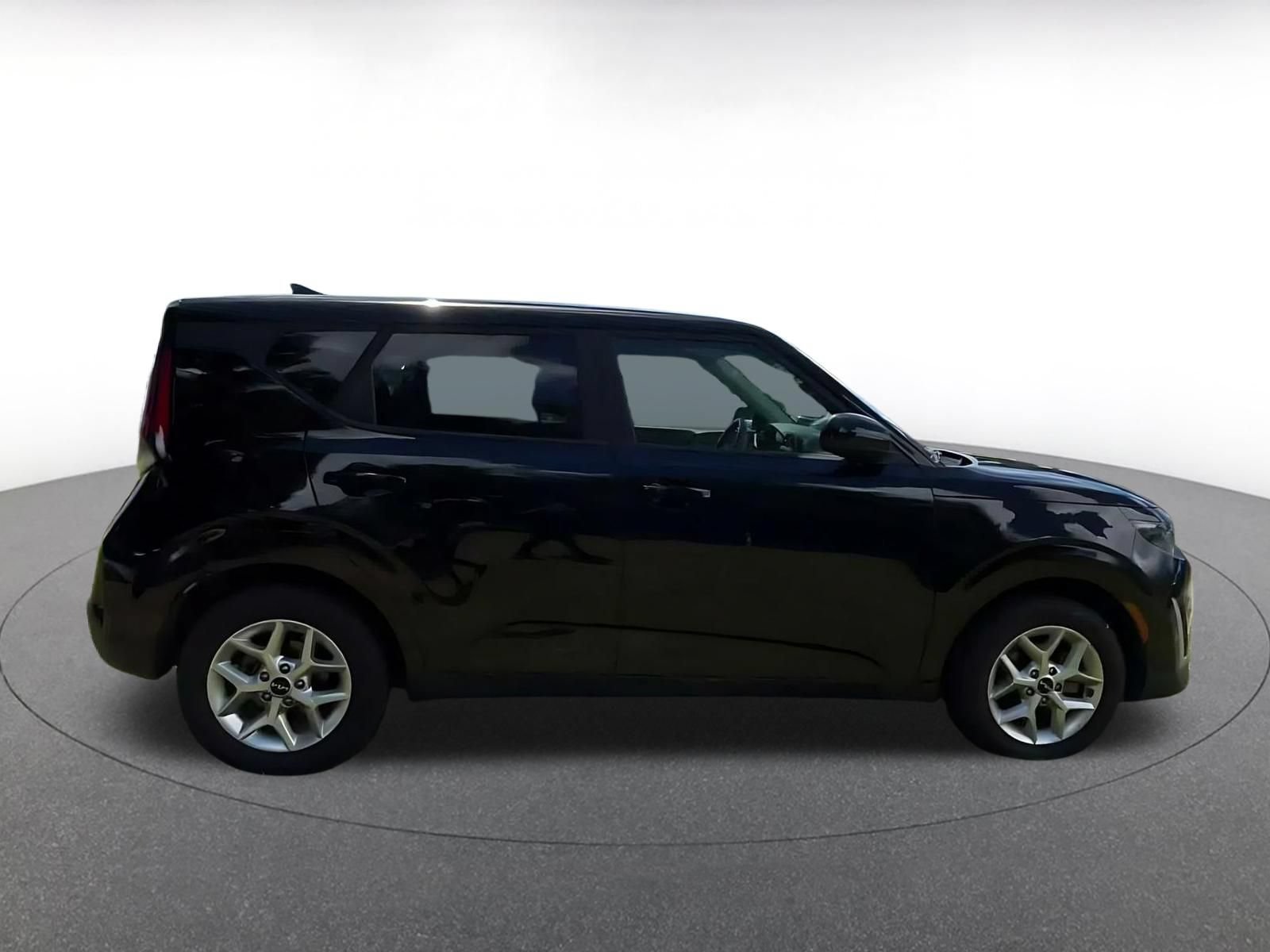 Used 2025 Kia Soul LX w/ LX Technology Package FWD image 15