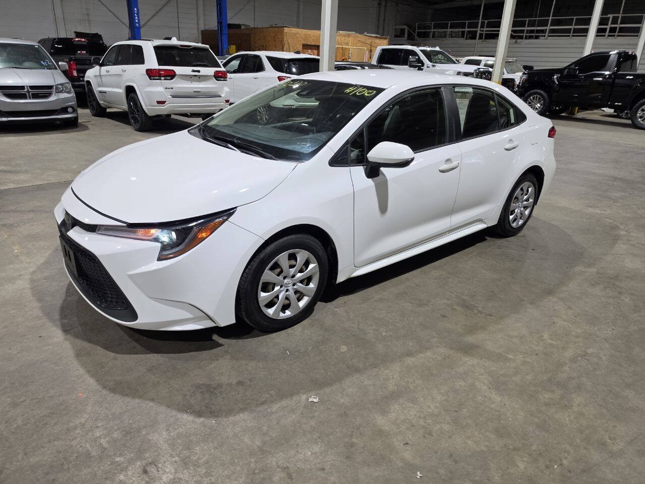 Used 2020 Toyota Corolla LE FWD image 1