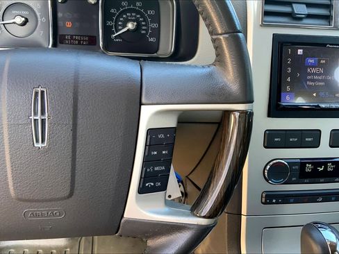 Used 2009 Lincoln MKX 2WD image 23