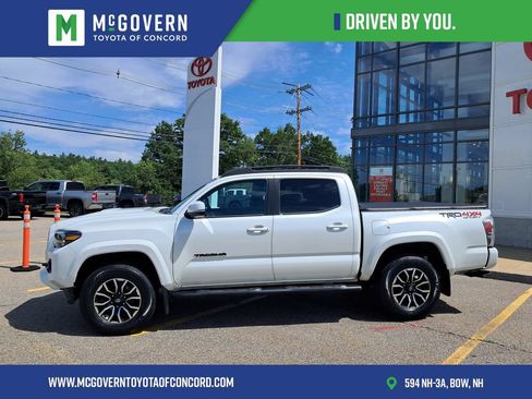 Used 2023 Toyota Tacoma TRD Sport w/ TRD Premium Sport Package AWD/4WD image 2
