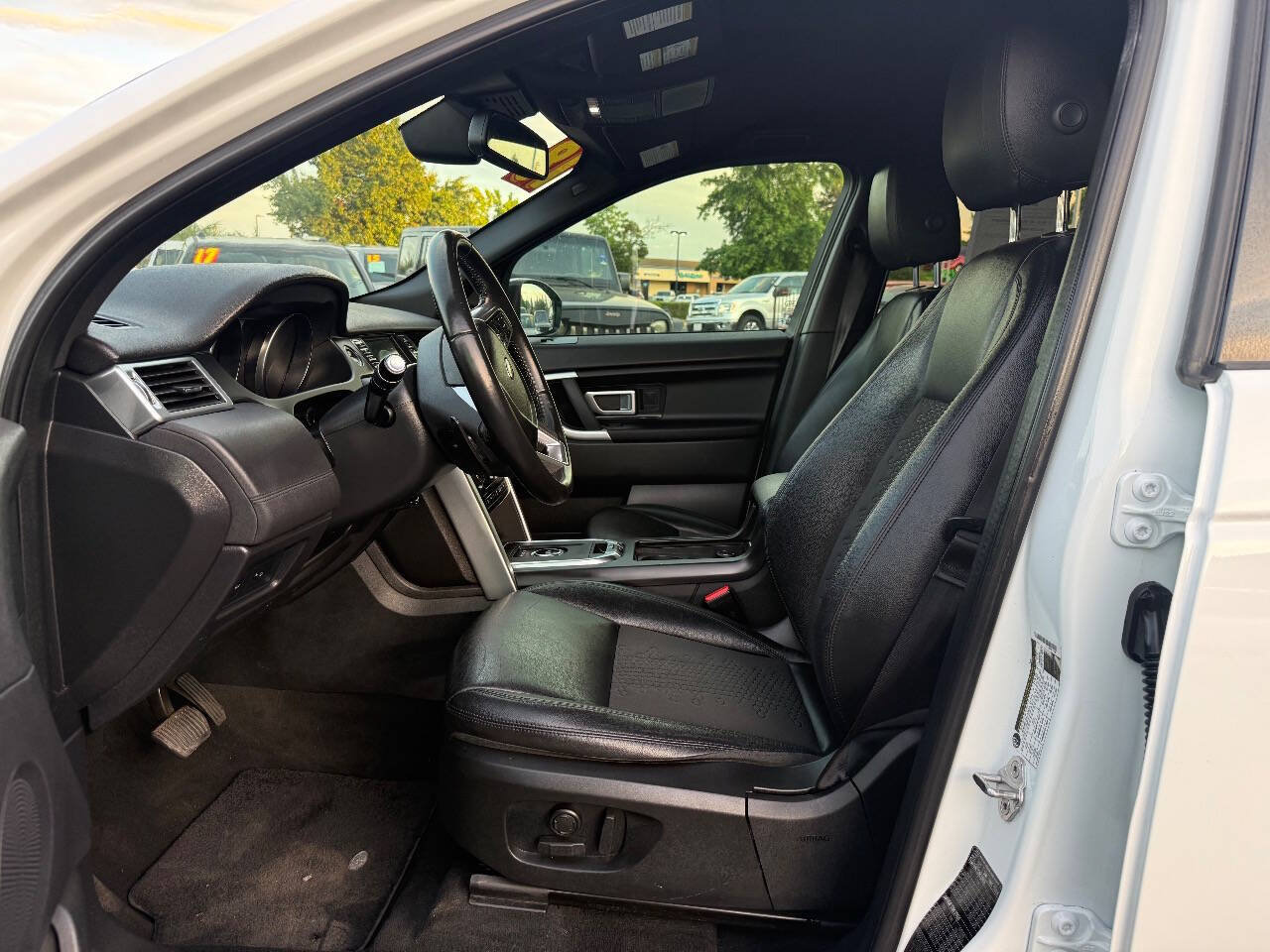 Used 2018 Land Rover Discovery Sport SE AWD/4WD image 11
